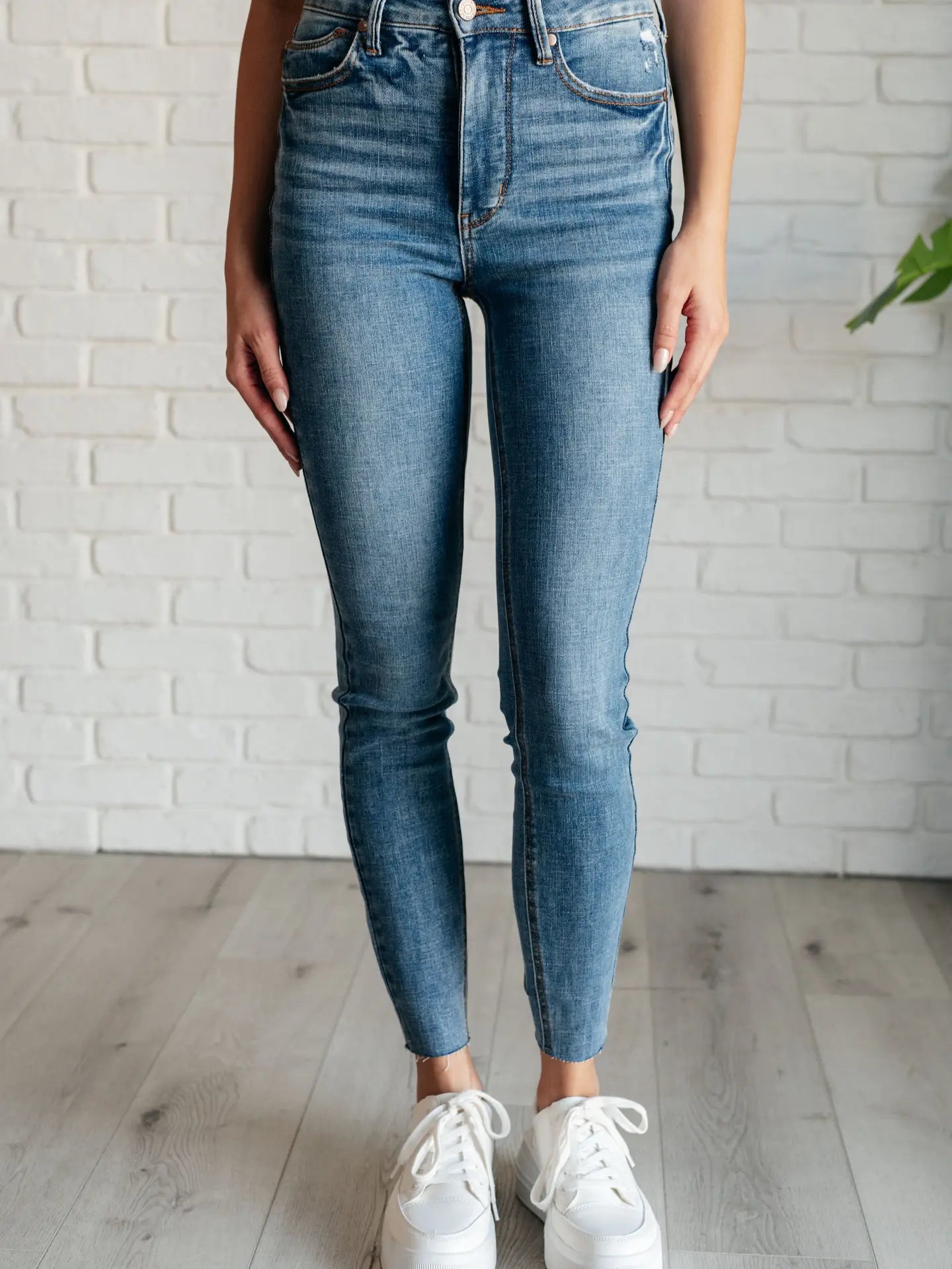 Judy Blue Tummy Control Skinny Jeans in Vintage Wash