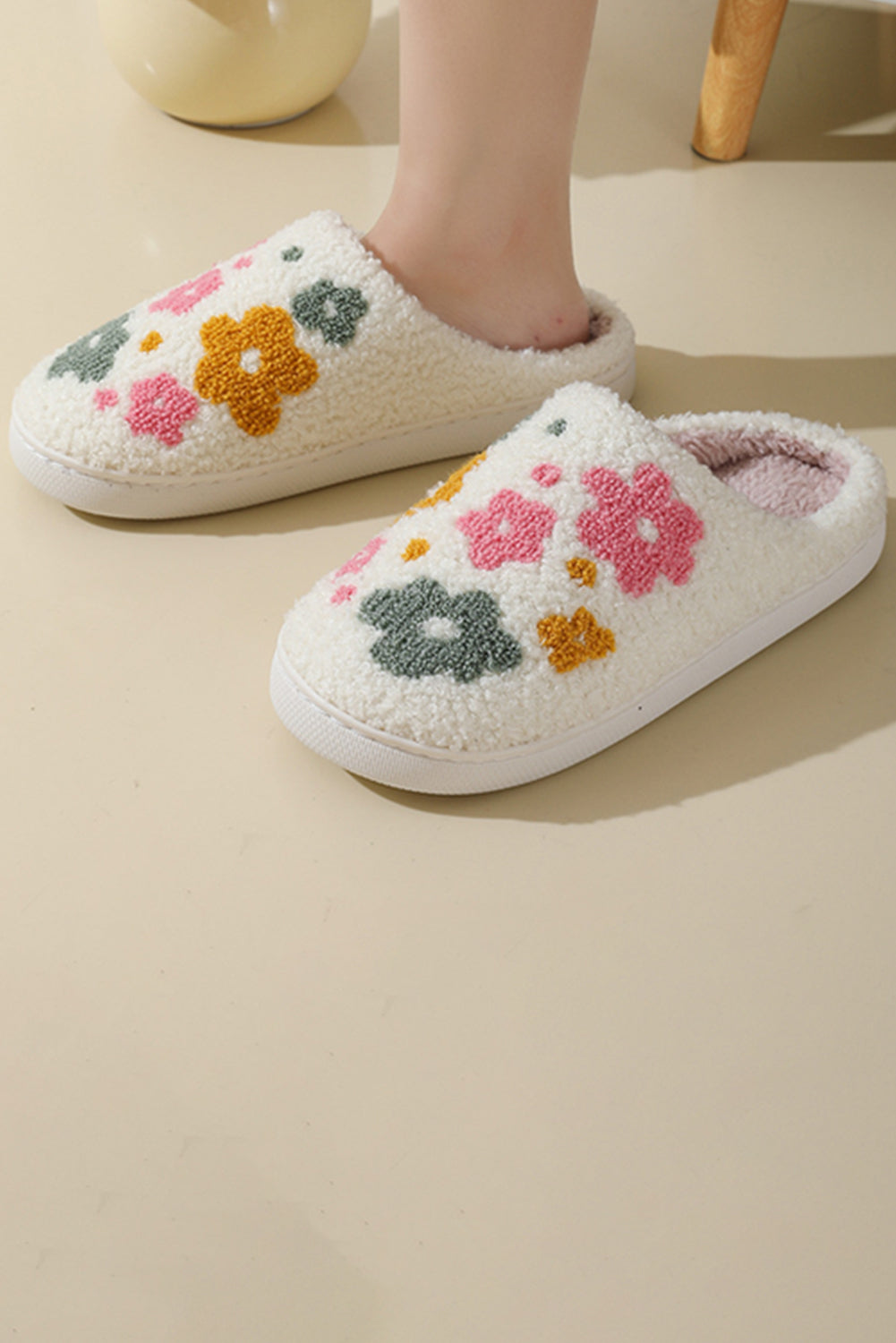 White Flower Pattern Slip On Plush Home Slippers