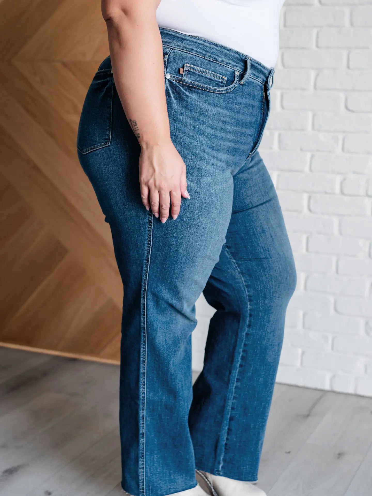 Judy Blue Mid Rise Control Top Vintage Straight Jeans