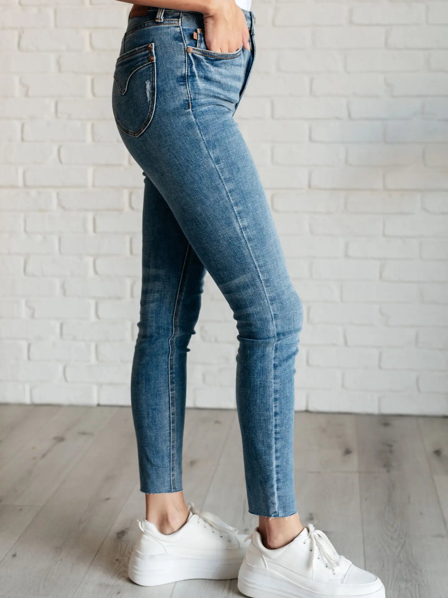 Judy Blue Tummy Control Skinny Jeans in Vintage Wash